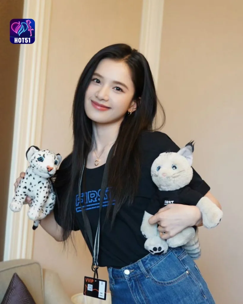  Gambar Cantik Zhang Jingyi di Platform HOT51 