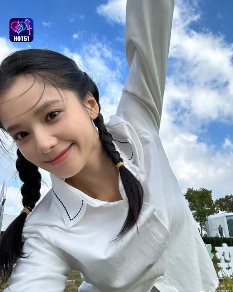  Gambar Cantik Zhang Jingyi di Platform HOT51