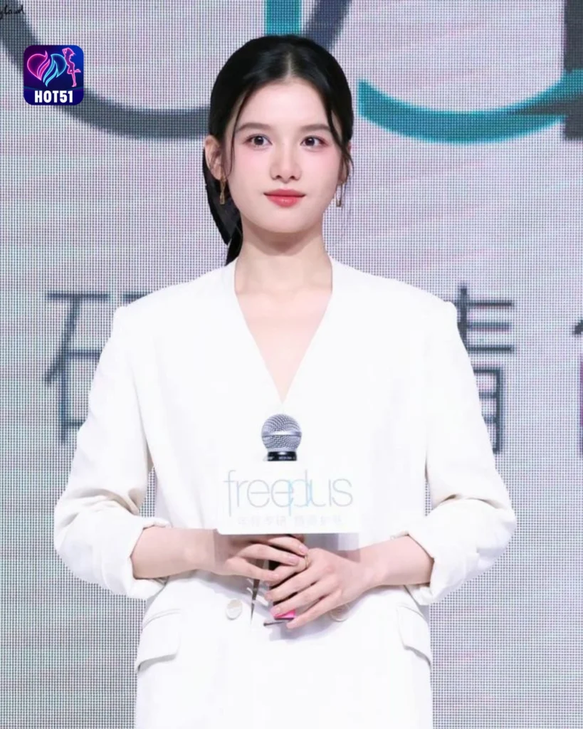  Gambar Cantik Zhang Jingyi di Platform HOT51