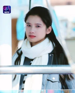 Read more about the article Beautiful Stunning Gambar  Zhang Jingyi di Platform HOT51