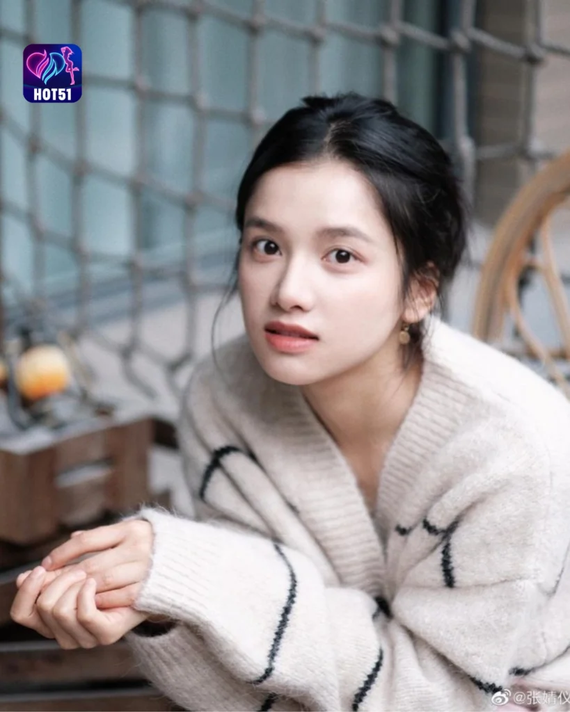  Gambar Cantik Zhang Jingyi di Platform HOT51 