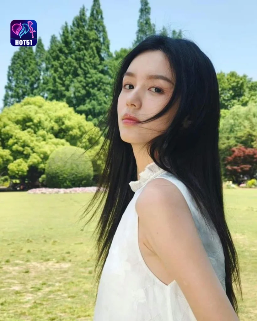  Gambar Cantik Zhou Ye di Platform HOT51 