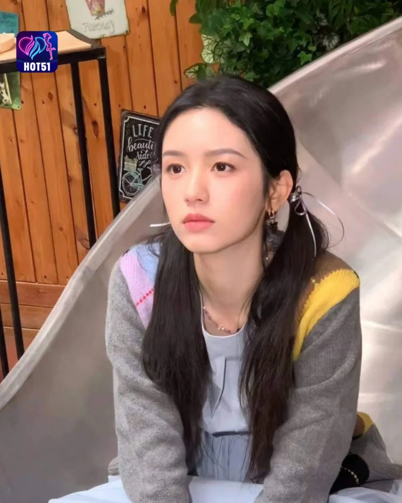 Gambar Cantik Zhou Ye di Platform HOT51 