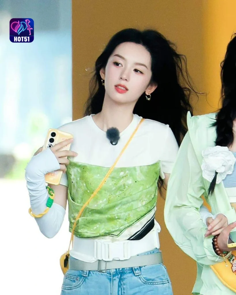  Gambar Cantik Zhou Ye di Platform HOT51 