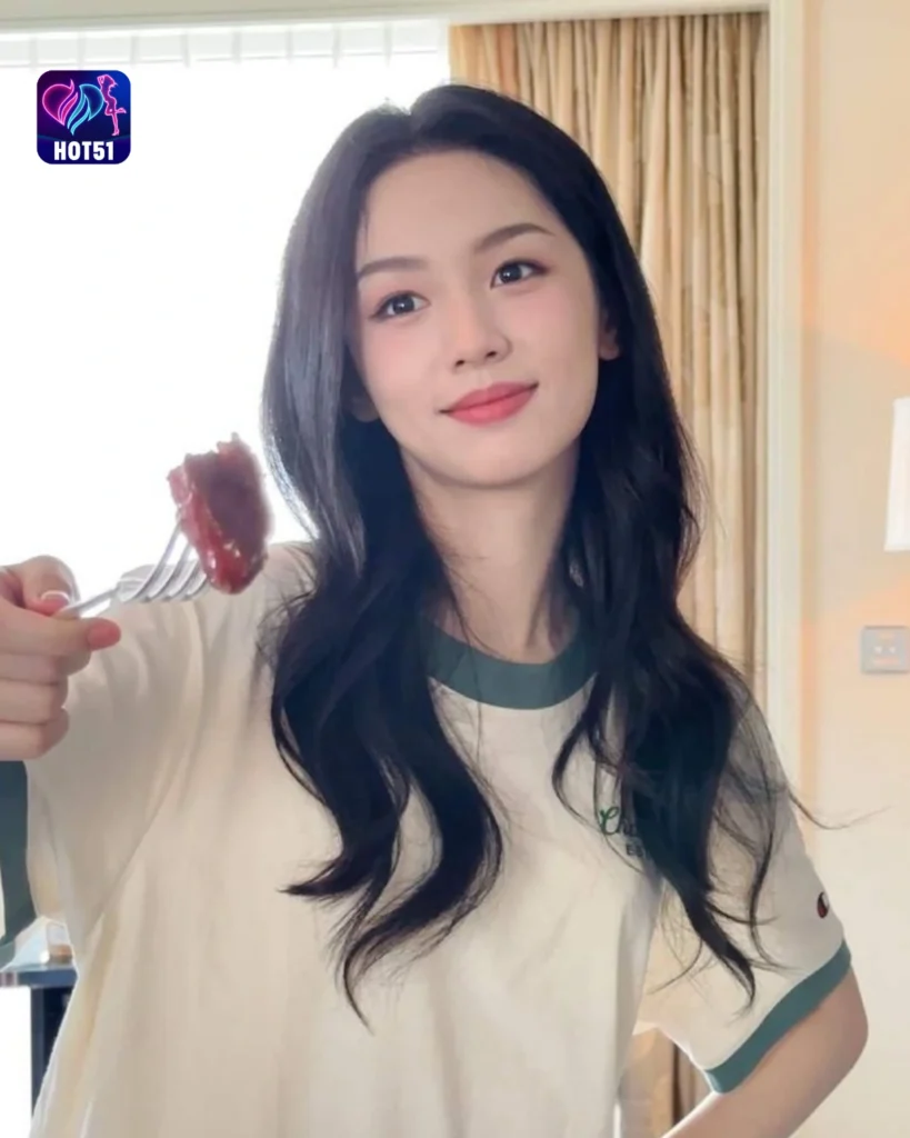 Gambar Cantik Zhou Ye di Platform HOT51 