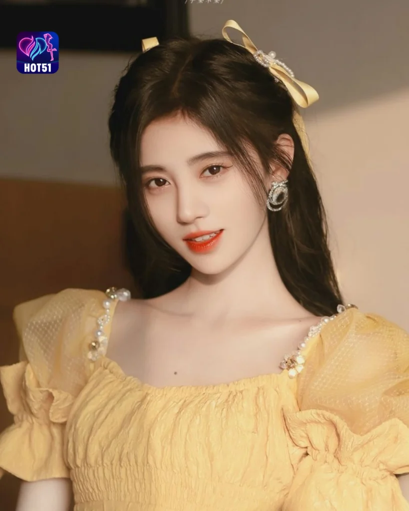 Gambar Menarik Ju Jingyi di Platform HOT51