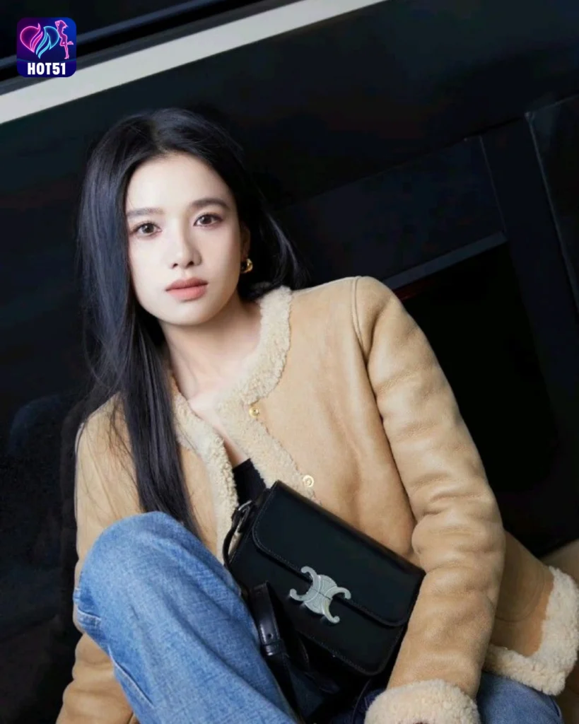 Gambar Menarik Zhang Jingyi di Platform HOT51