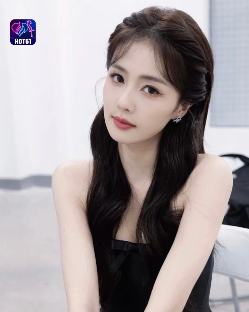 Gambar Menawan Bai Lu di Platform HOT51 