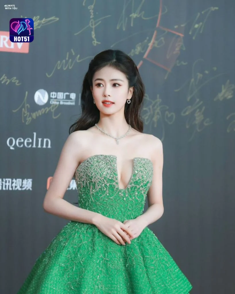 Gambar Menawan Bai Lu di Platform HOT51 