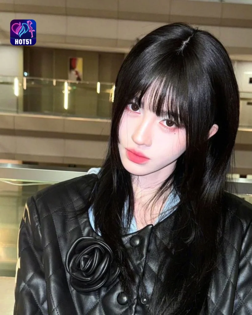 Gambar Menawan Ju Jingyi di Platform HOT51
