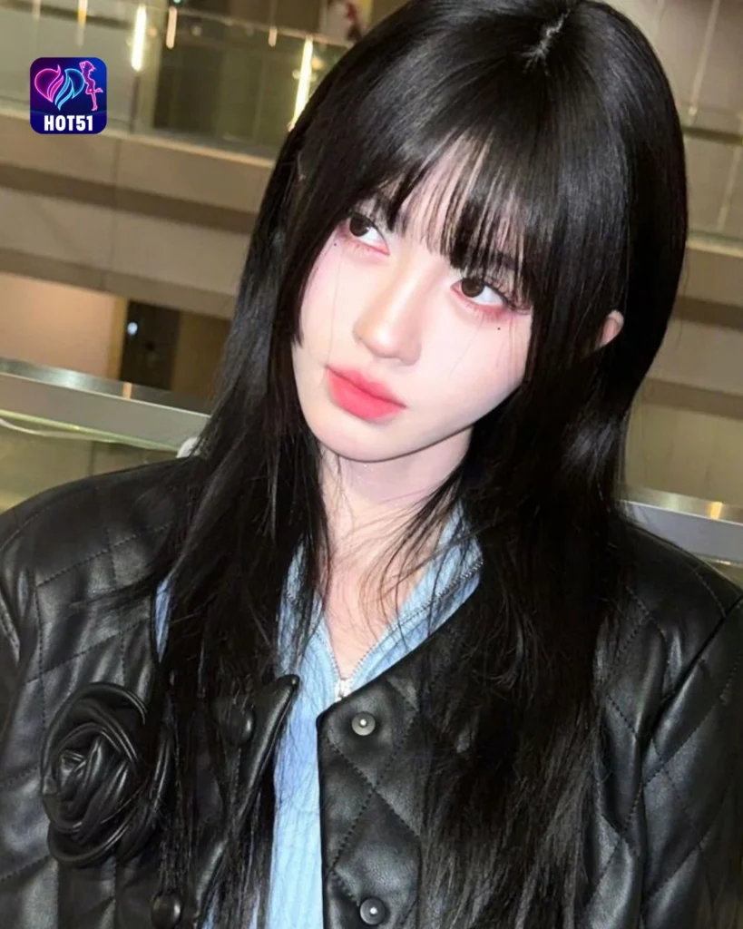 Gambar Menawan Ju Jingyi di Platform HOT51
