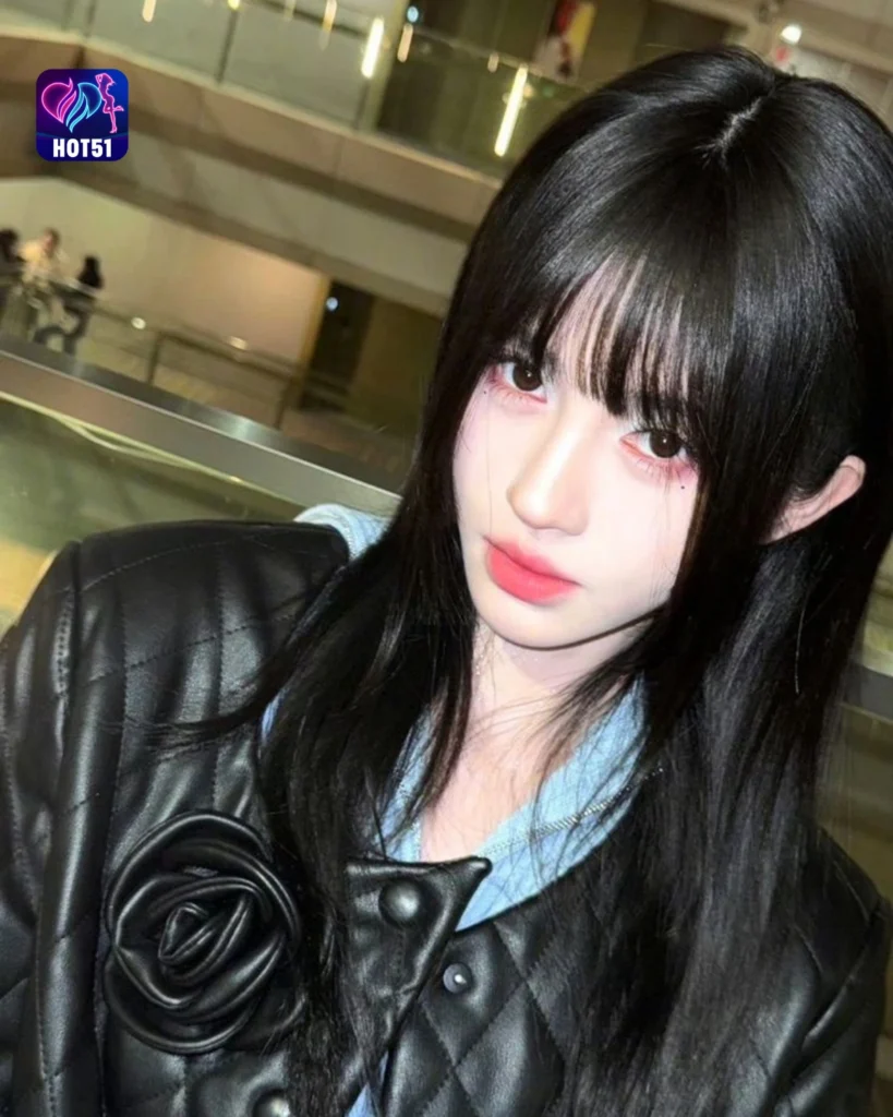 Gambar Menawan Ju Jingyi di Platform HOT51