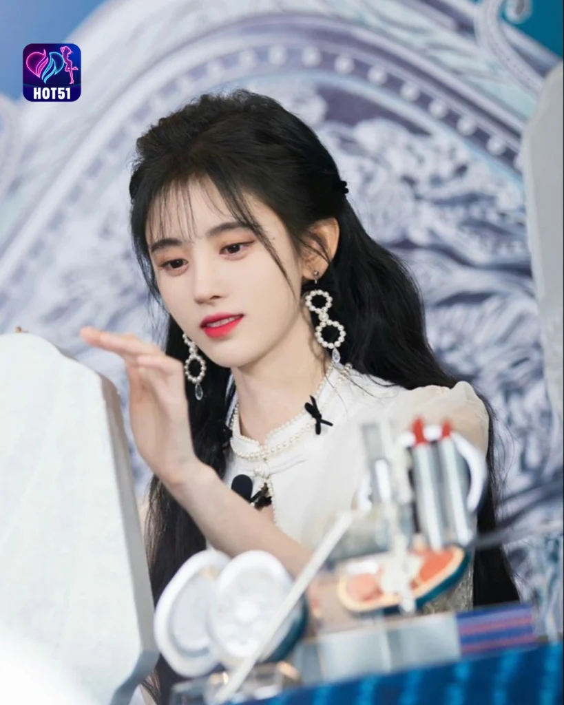  Ju Jingyi Beautiful Photos on HOT51 Platform