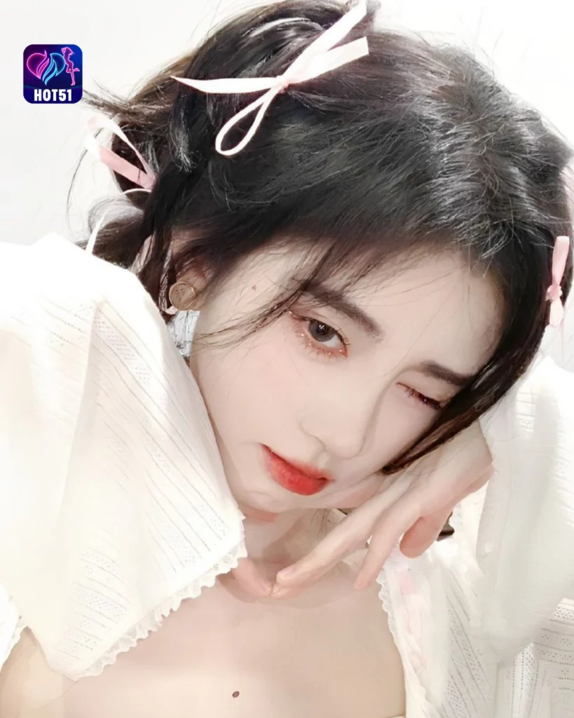 Ju Jingyi Cantik Dalam Foto di Platform HOT51