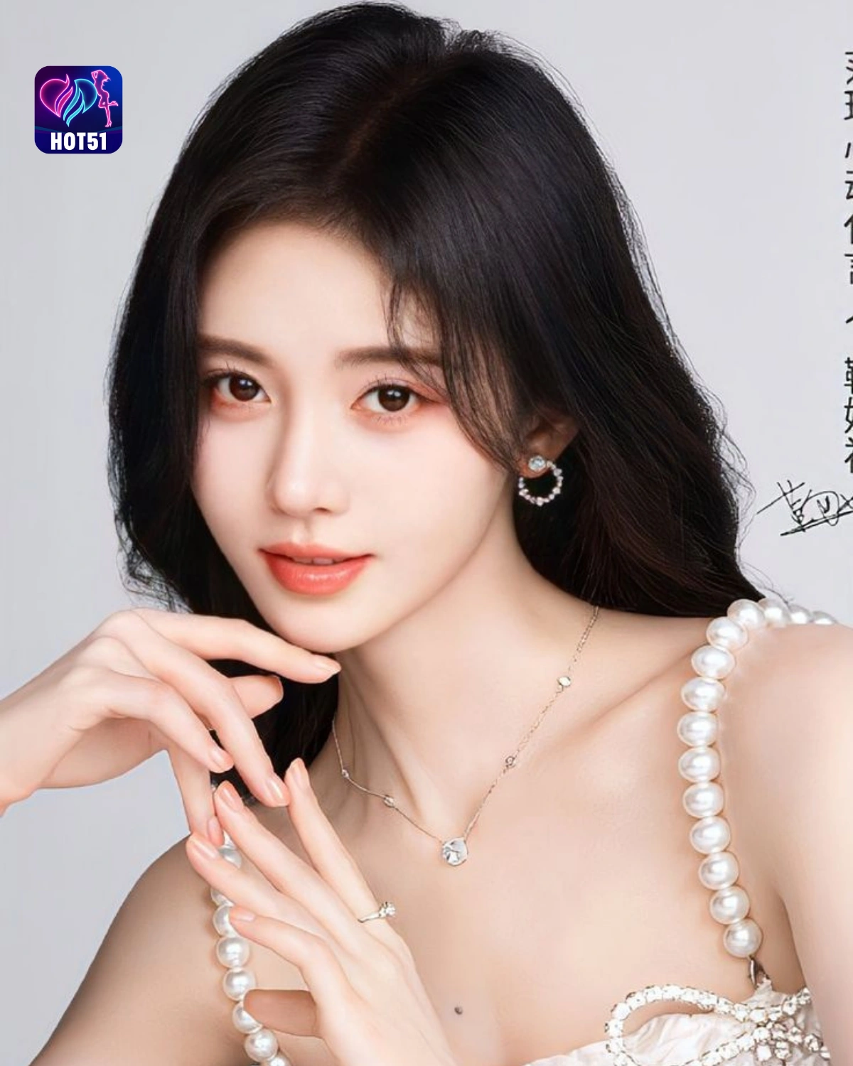 You are currently viewing Beautiful Stunning Ju Jingyi’s Stunning Photos on the HOT51 Platform