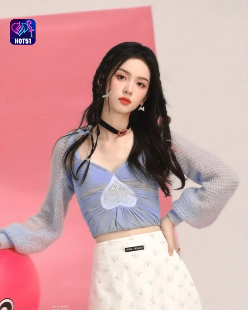 Kecantikan Foto Zhou Ye di Platform HOT51