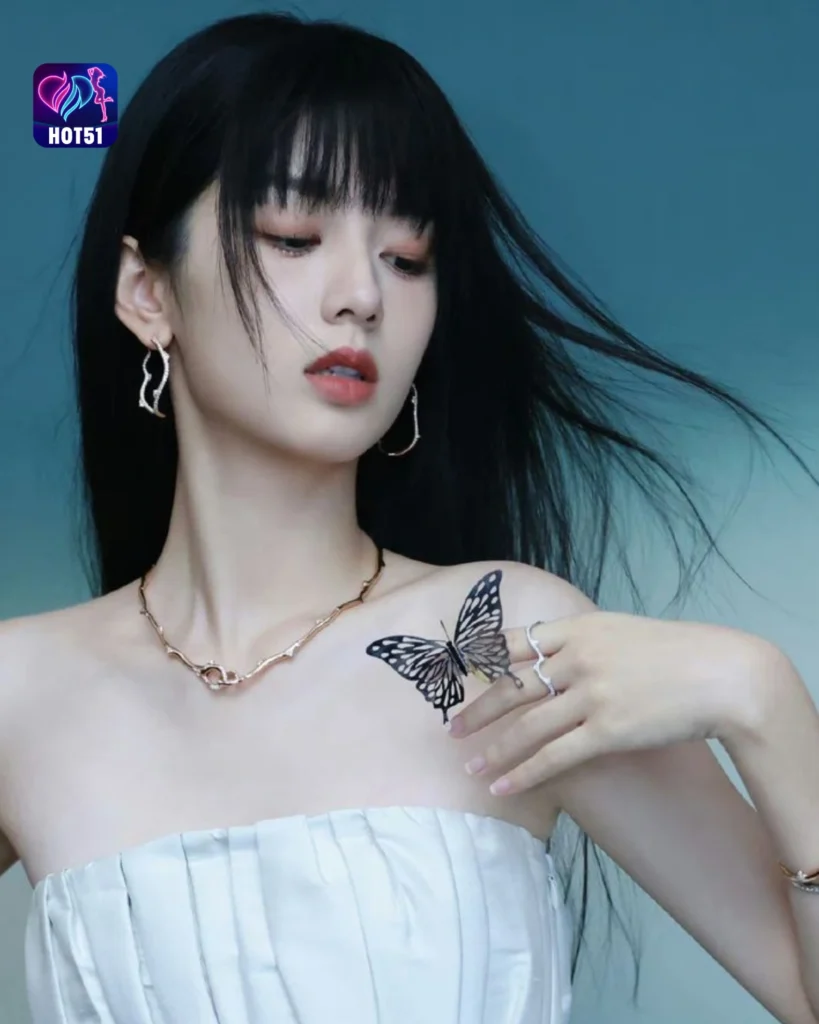 Kecantikan Foto Zhou Ye di Platform HOT51