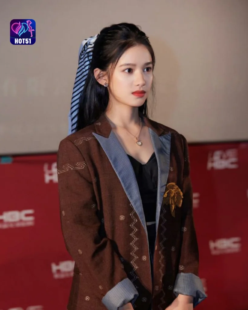 Kecantikan Ju Jingyi Di Platform HOT51 