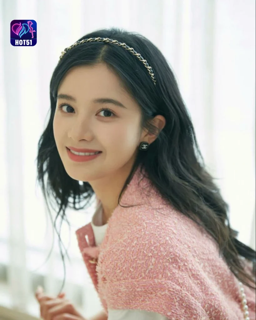 Kecantikan Ju Jingyi Di Platform HOT51 