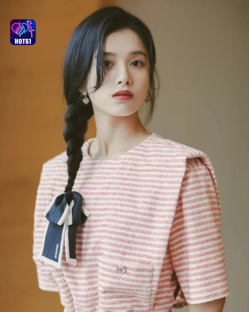 Kecantikan Ju Jingyi Di Platform HOT51 