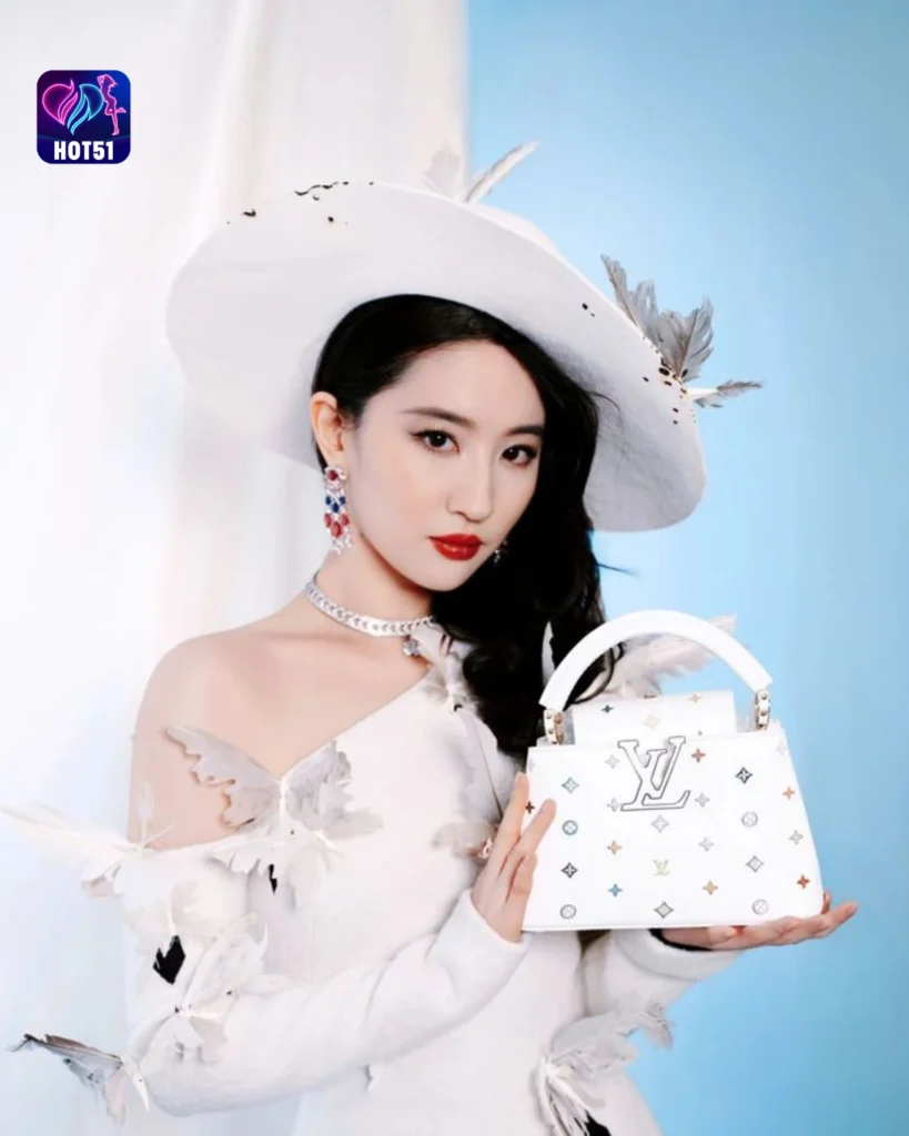  Liu Yifei's Stunning Photos on HOT51 Platform 