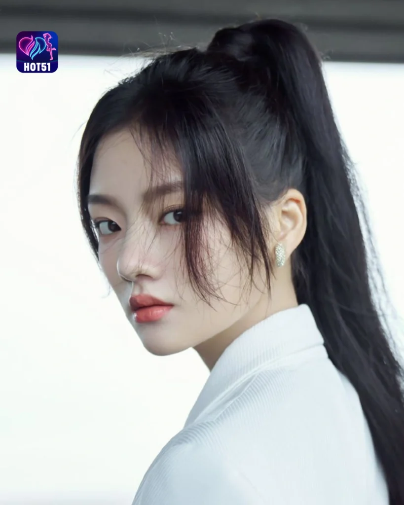 Ren Min's Stunning Photos on HOT51 Platform 