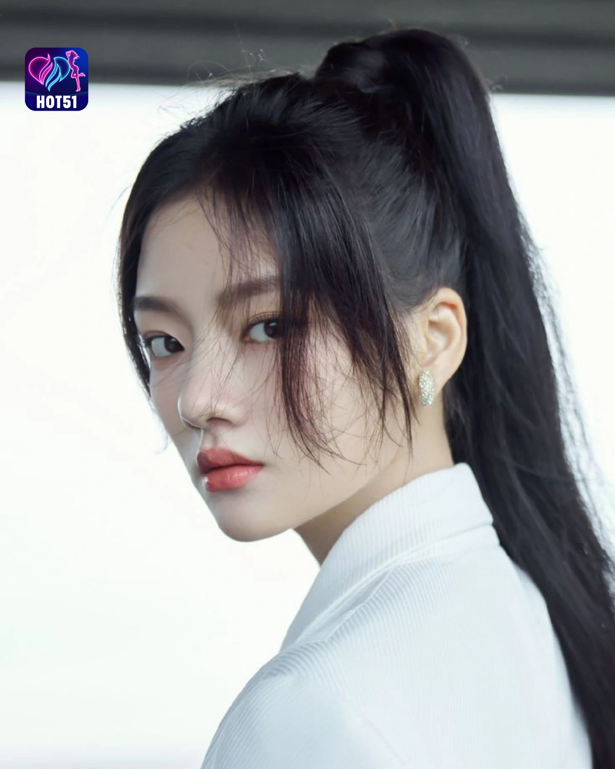 You are currently viewing Beautiful Ren Min’s Stunning Photos on HOT51 Platform