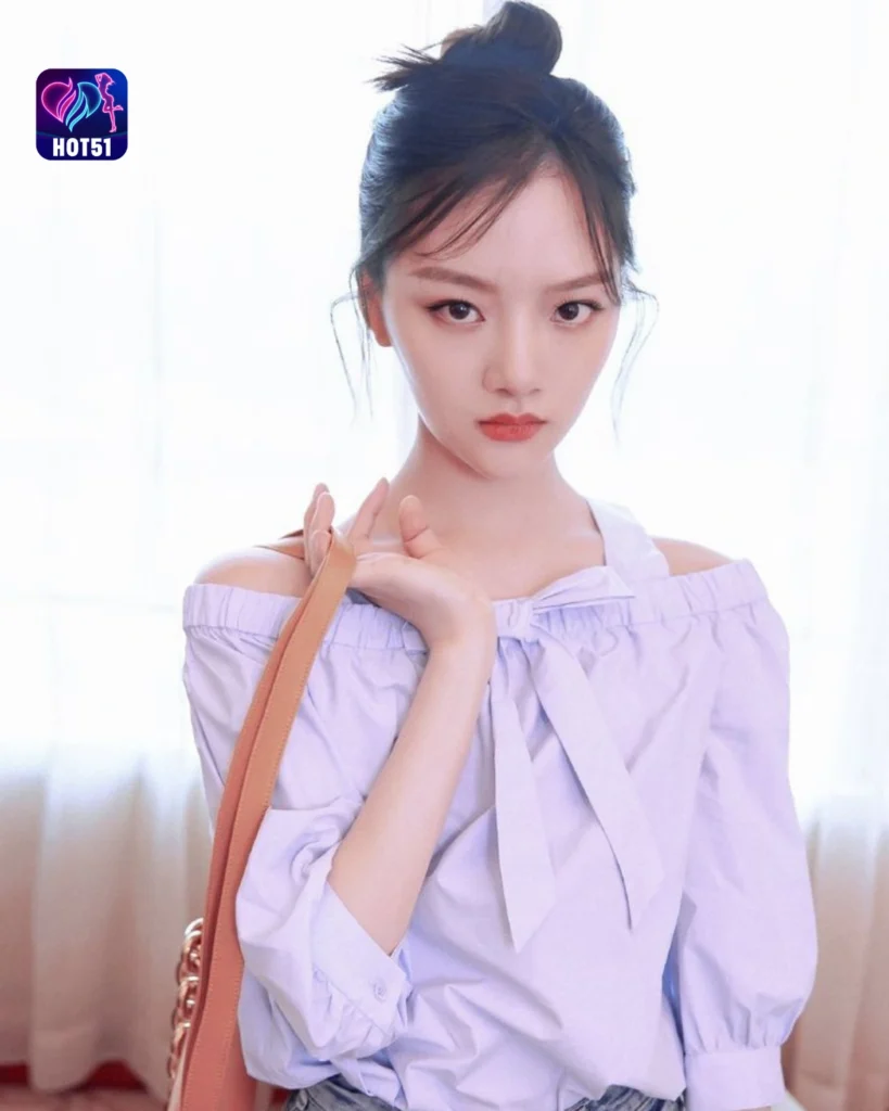Ren Min's Stunning Photos on HOT51 Platform 