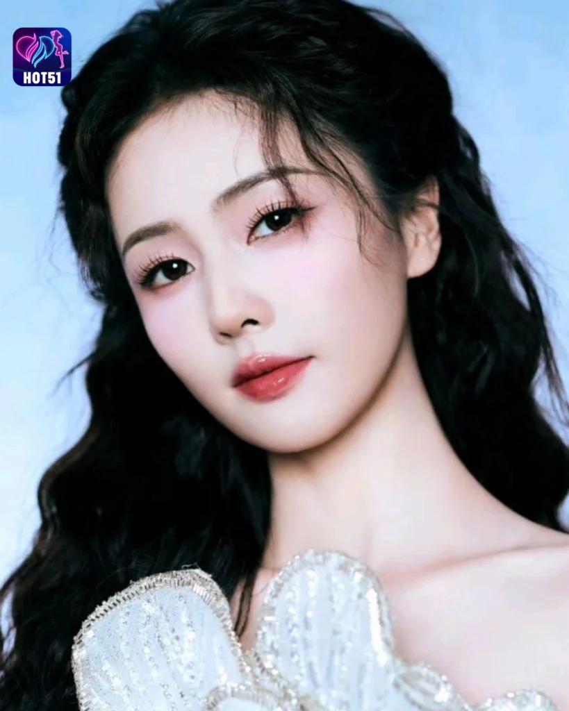  Stunning Bai Lu Photos on HOT51 Platform 