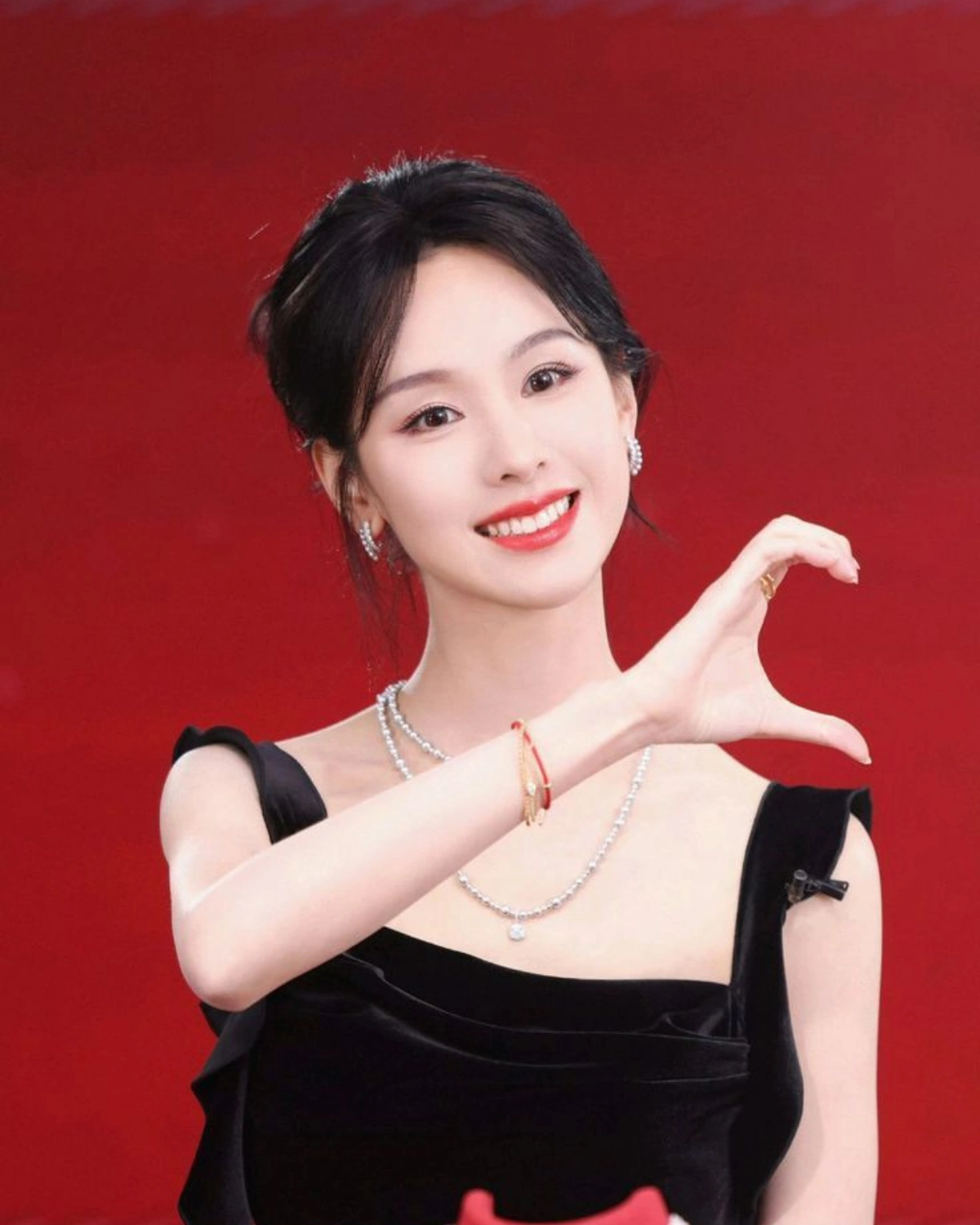 You are currently viewing Beautiful Stunning Chen Duling Photos Featured on HOT51 Platform