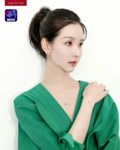 Read more about the article Beautiful Stunning Chen Duling Photos on HOT51 Platform