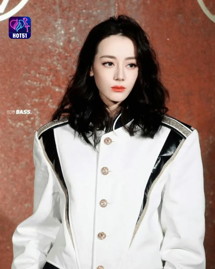  Stunning Dilraba Dilmurat Photos on HOT51 Platform 