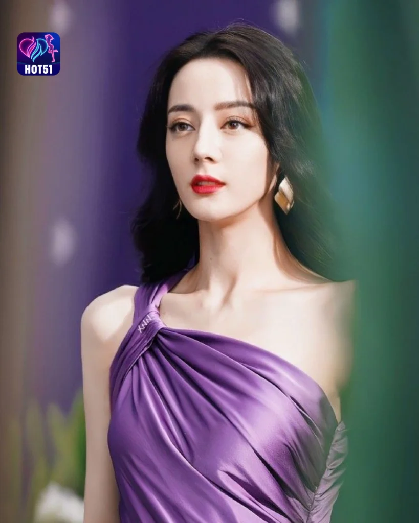 Stunning Dilraba Dilmurat Photos on HOT51 Platform