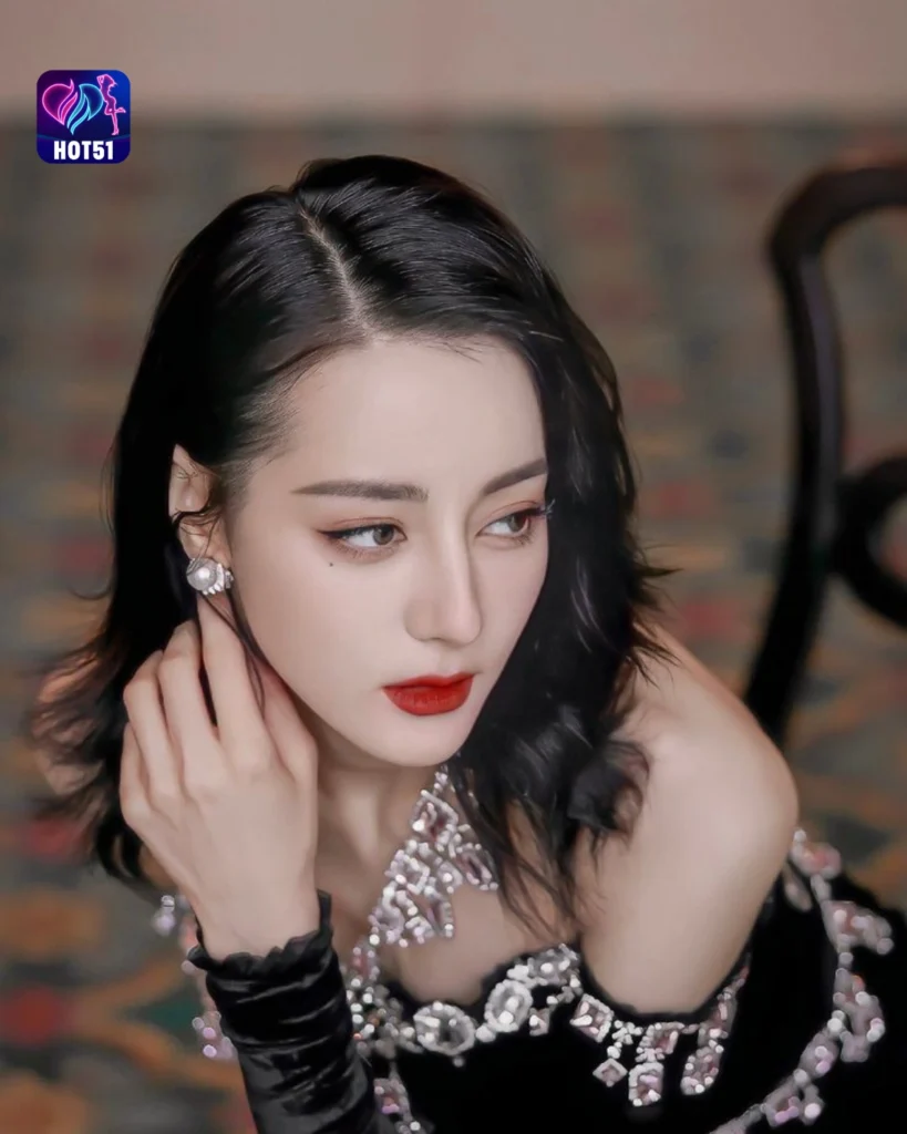 Stunning Dilraba Dilmurat Photos on HOT51 Platform 