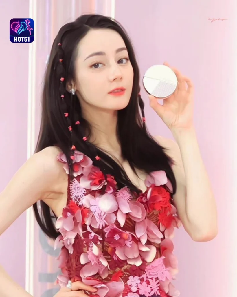 Stunning Dilraba Dilmurat Photos on HOT51 Platform