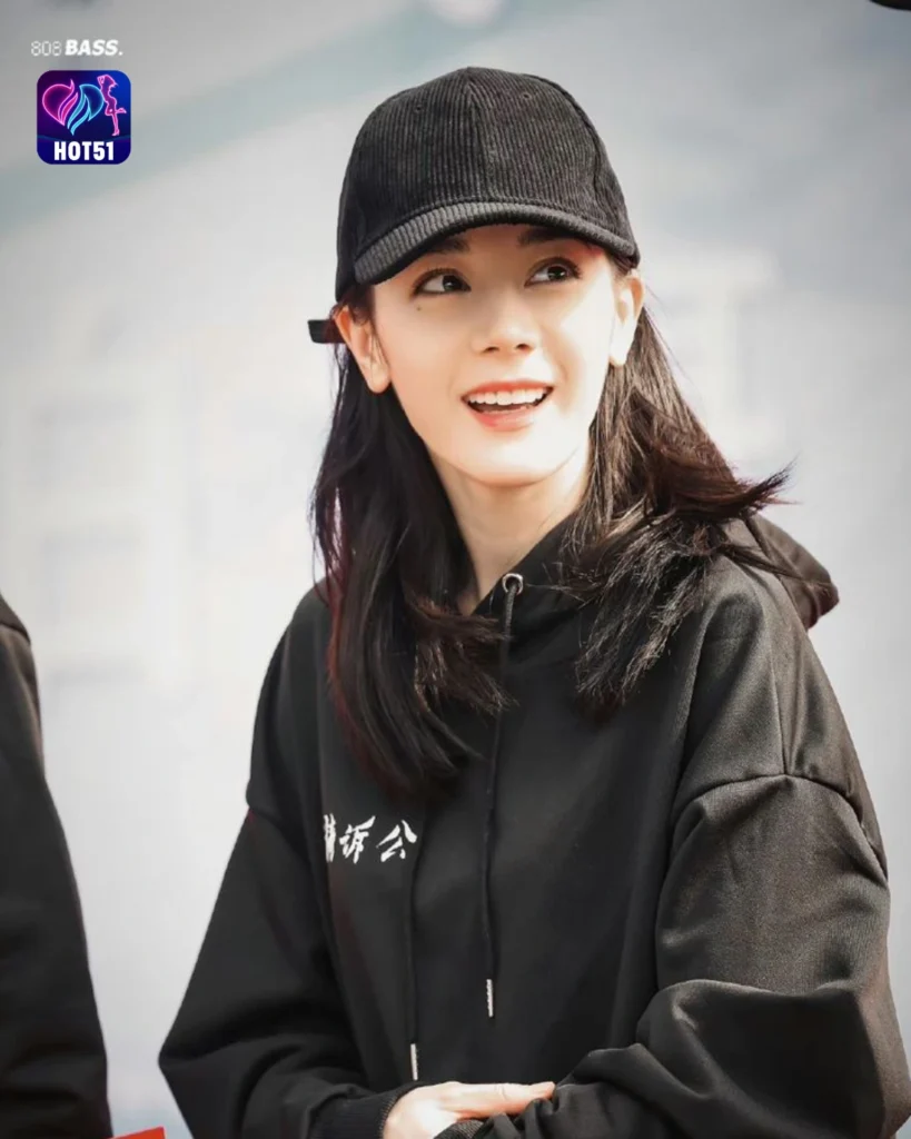  Stunning Dilraba Dilmurat Photos on HOT51 Platform 
