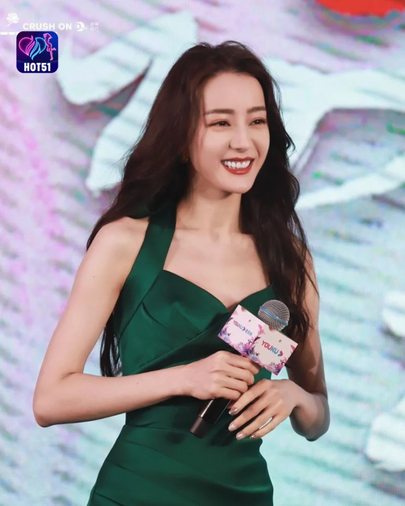 Stunning Dilraba Dilmurat Photos on HOT51 Platform