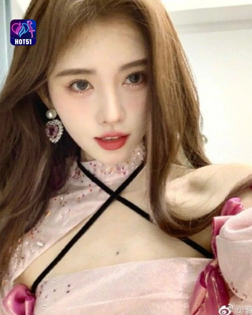  Stunning Ju Jingyi Photos on HOT51 Platform 