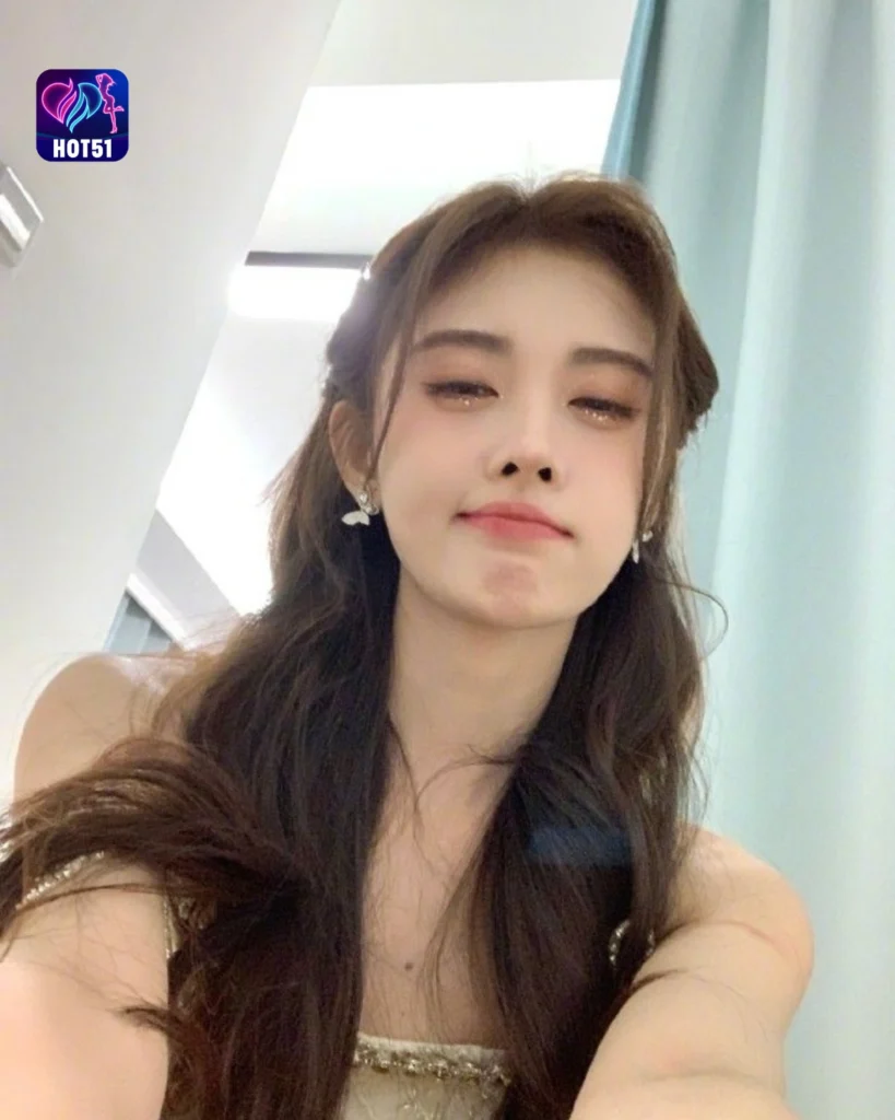  Stunning Ju Jingyi Photos on HOT51 Platform 