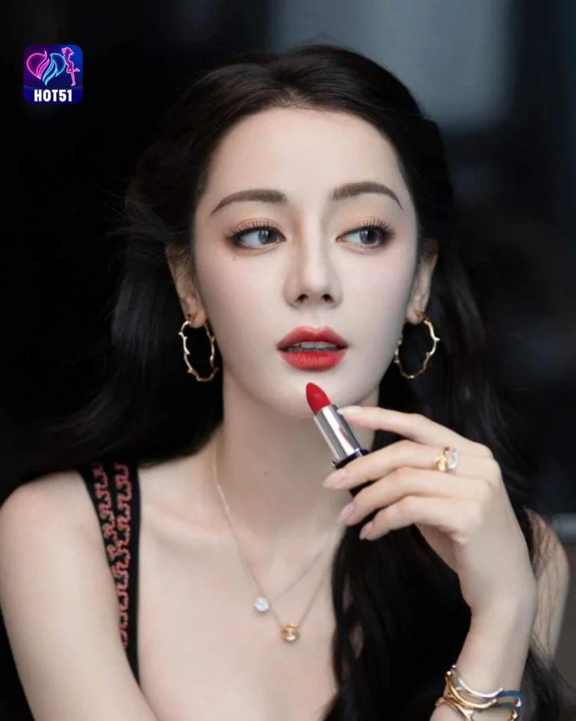 Stunning Photos of Dilraba Dilmurat on HOT51 Platform