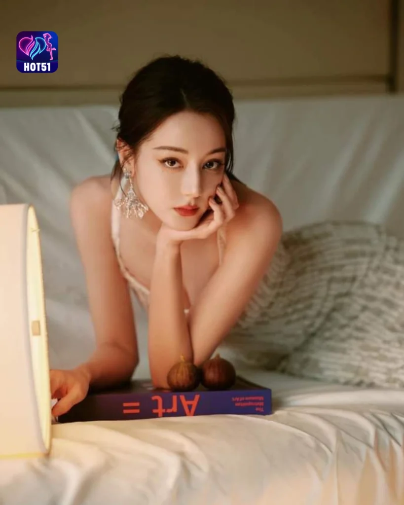Stunning Photos of Dilraba Dilmurat on HOT51 Platform