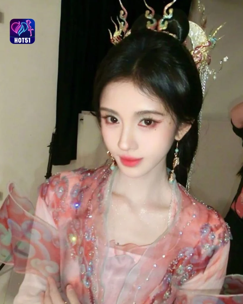 Gambar Cantik Ju Jingyi di Platform HOT51