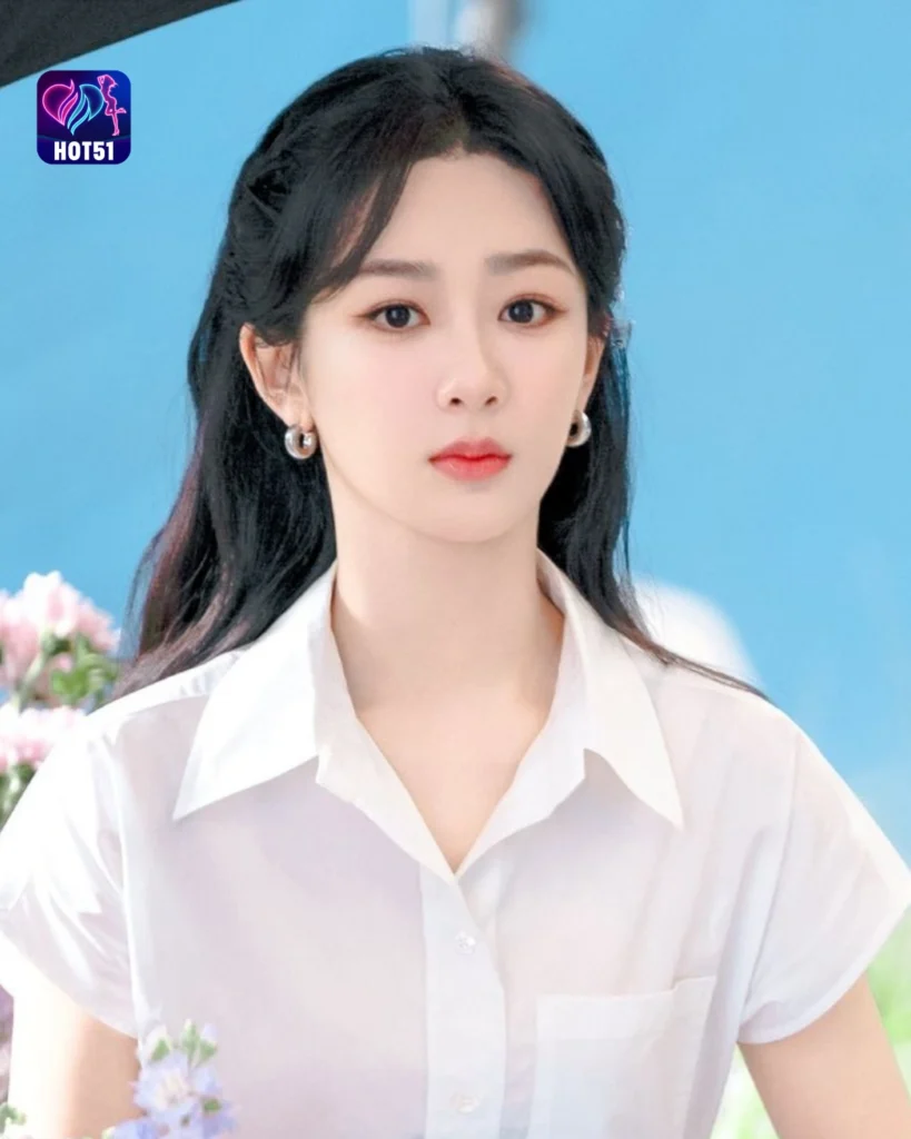 Stunning YANG ZI Photos Featured on HOT51 Platform