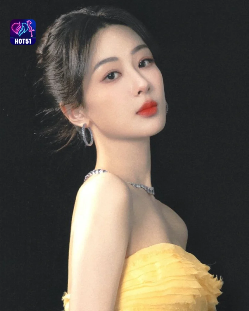 Stunning YANG ZI Photos Featured on HOT51 Platform