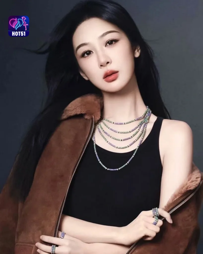 Stunning YANG ZI Photos Featured on HOT51 Platform