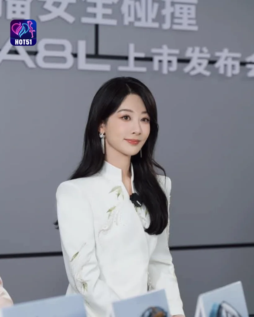 Stunning YANG ZI Photos on HOT51 Platform 