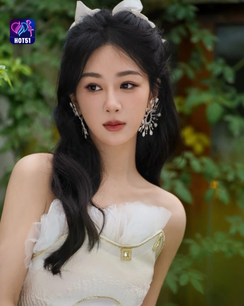  Stunning YANG ZI Photos on HOT51 Platform