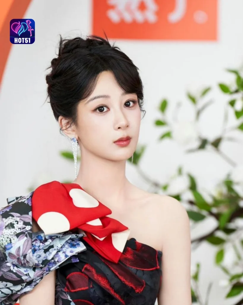 Stunning YANG ZI Photos on HOT51 Platform