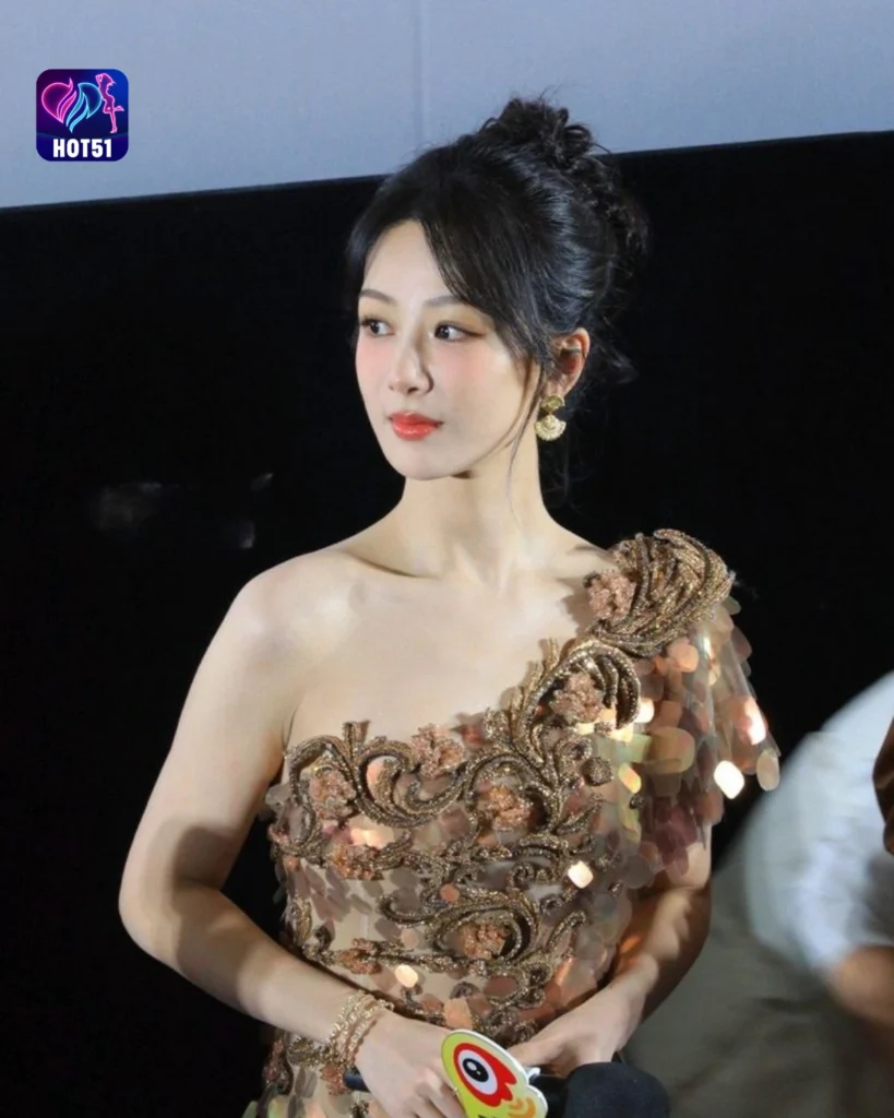  Stunning YANG ZI Photos on HOT51 Platform