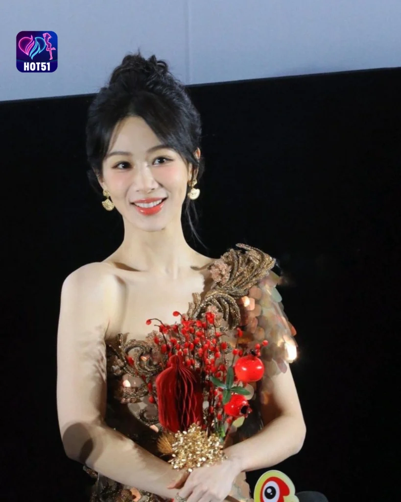  Stunning YANG ZI Photos on HOT51 Platform 